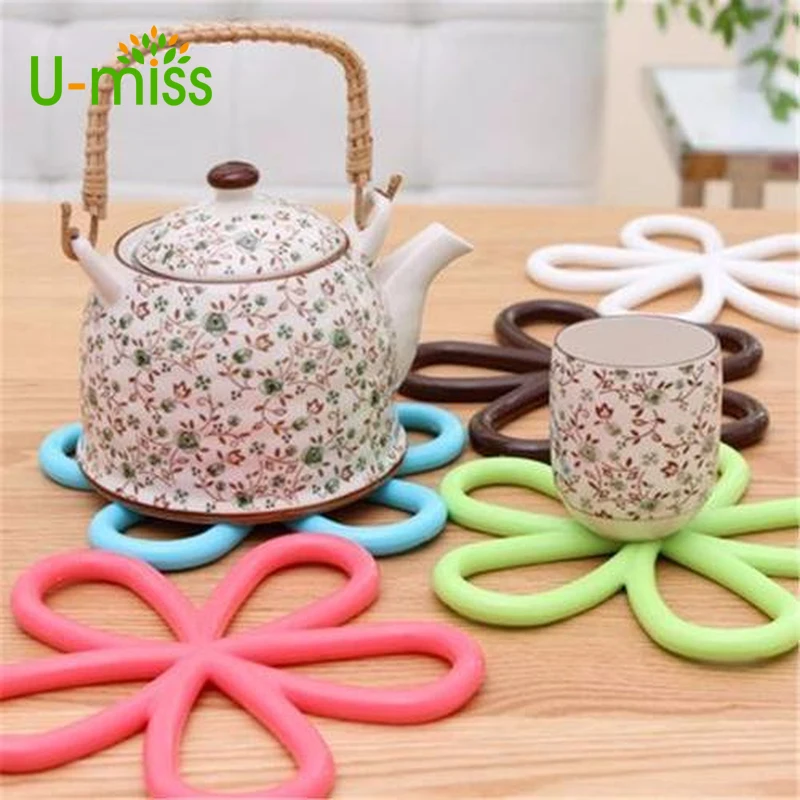 

U-miss Plum Shape Placemat Heat Insulation Plastic Cup Bowl Dish Table Mat Creative Coaster 5 Colors
