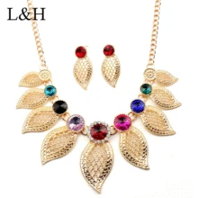 2018 Luxury Crystal Hollowed Gold Leaves Pendant Choker Necklace With Drop Earrings Wedding Bridal Party Jewelry Set For Women fake amethyst hollowed heart wedding jewelry set