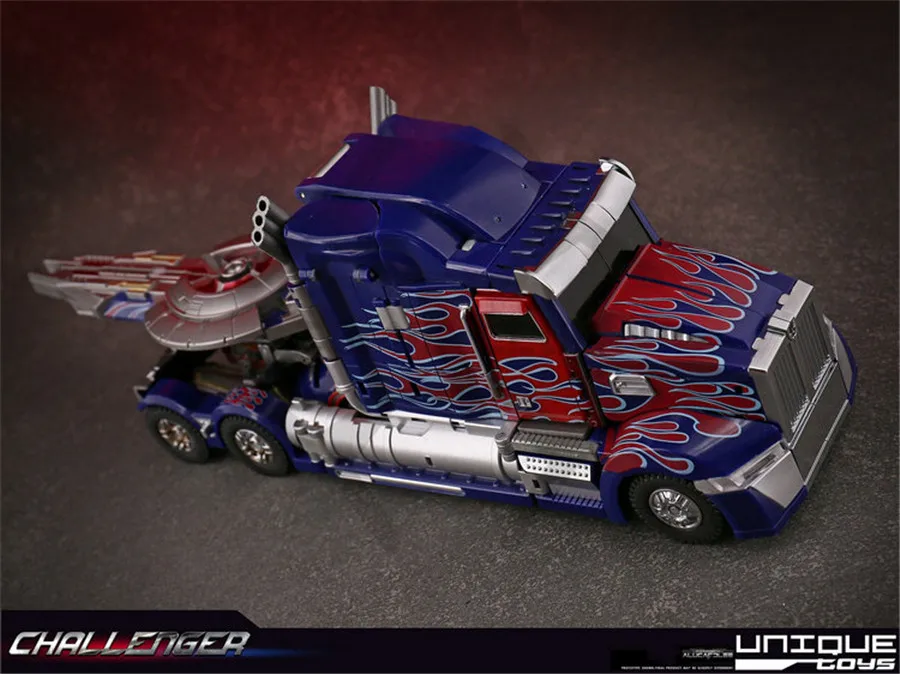 В наличии уникальные игрушки из комиксного клуба UT робот трансформер TF R 02 knight OP