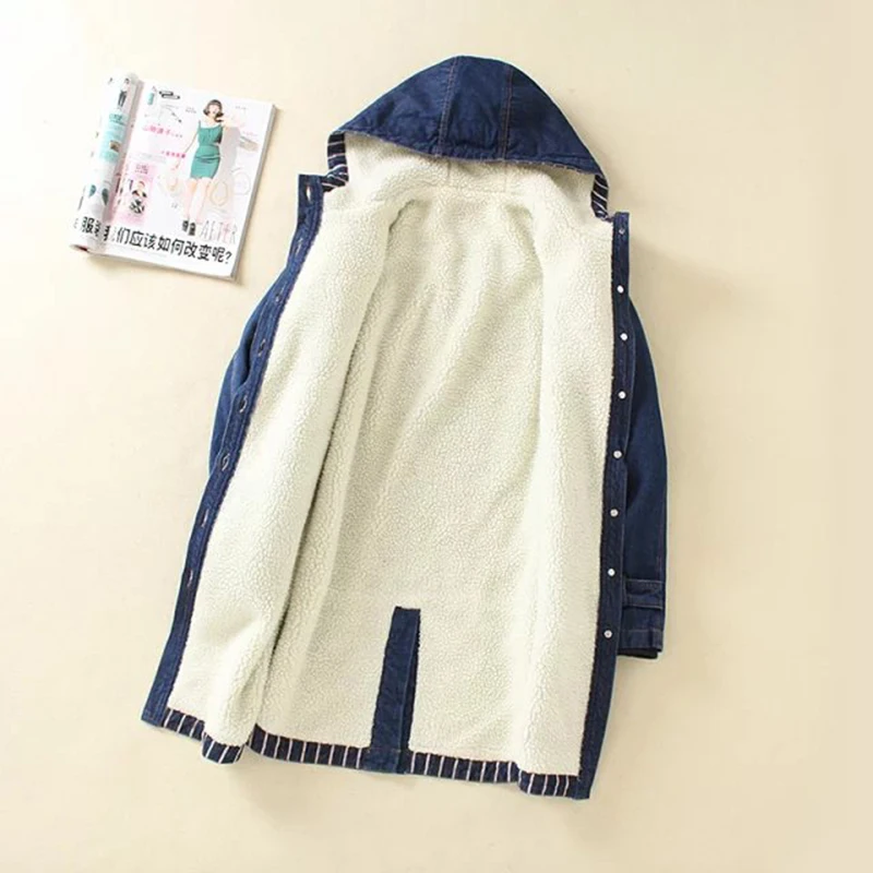 wonderful  2018 New Winter Women Lamb Fur Parka Coat Warm Hooded Fur Denim Jacket Big Size Casual JeanCoat Fem
