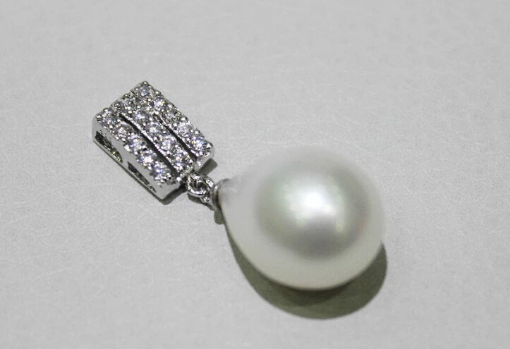 

huij 003310 White fresh water pearl pendant 11-11.5mm
