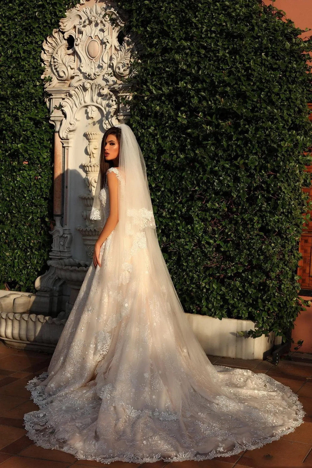 2018-new-arrival-designer-wedding-dresses-sheer-neck-sleeveless-beading-bck-full-lace-court-train-bridal-gowns-custom-made