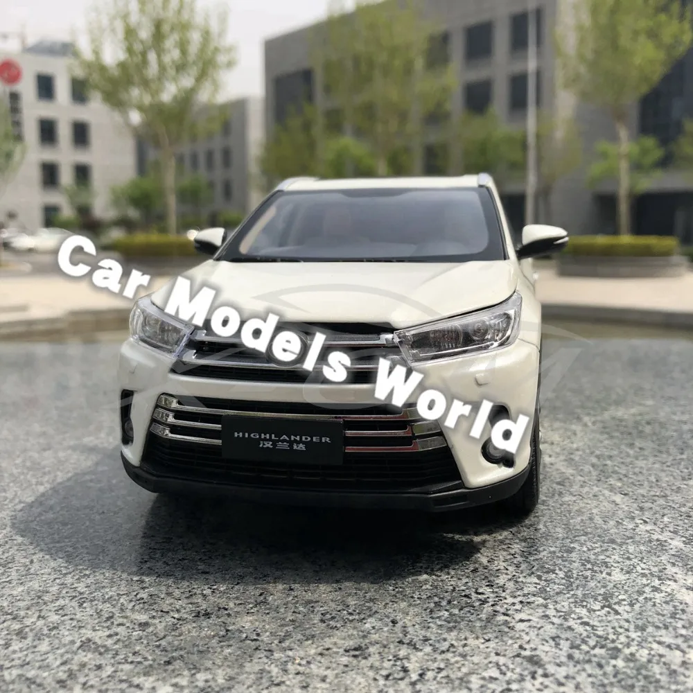 

Diecast Car Model for All New Highlander 2018 1:18 (White) + SMALL GIFT!!!!!!