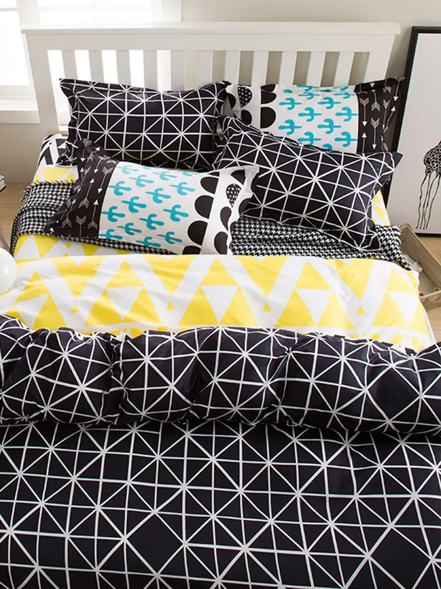 

4Pcs Bedding Set Black Modern Geometry Pattern Quilt Set