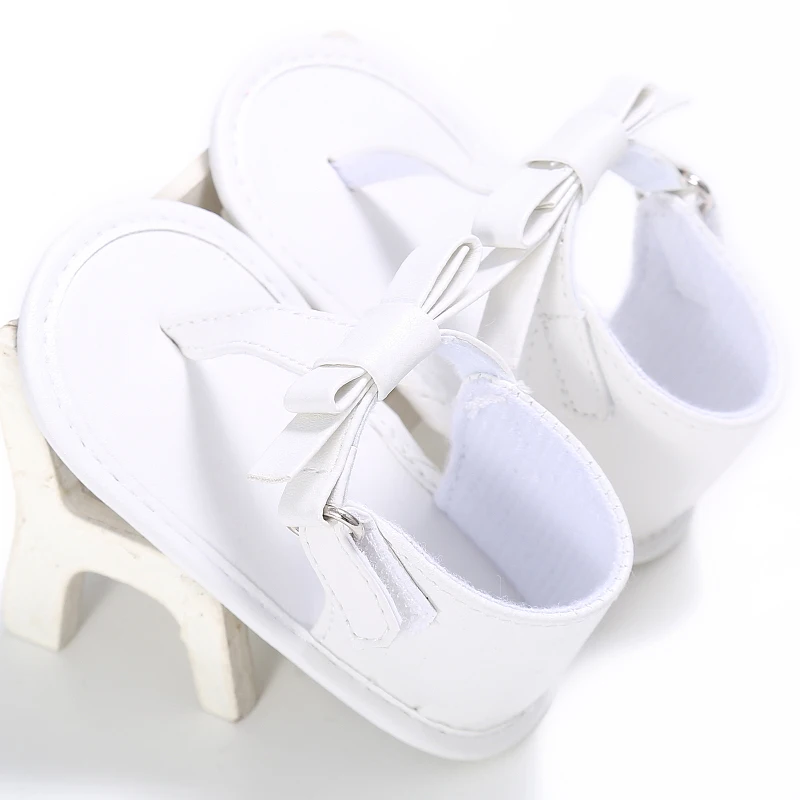 Летняя обувь для маленьких девочек; Вьетнамки с бантом; детские сандалии; мягкая обувь; 4 цвета; 0-18 месяцев - Цвет: Белый