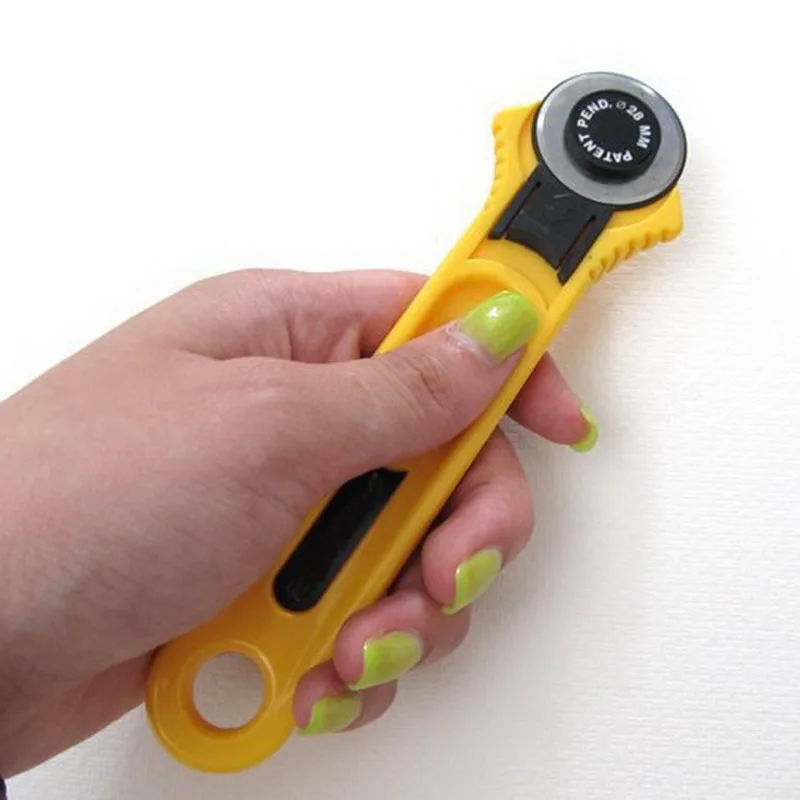 

28mm Yellow Rotary Cutter Knife Circular Cut Blade Paper Leather Fabric Cutting Craft Quilting Tools Sewing Supplies