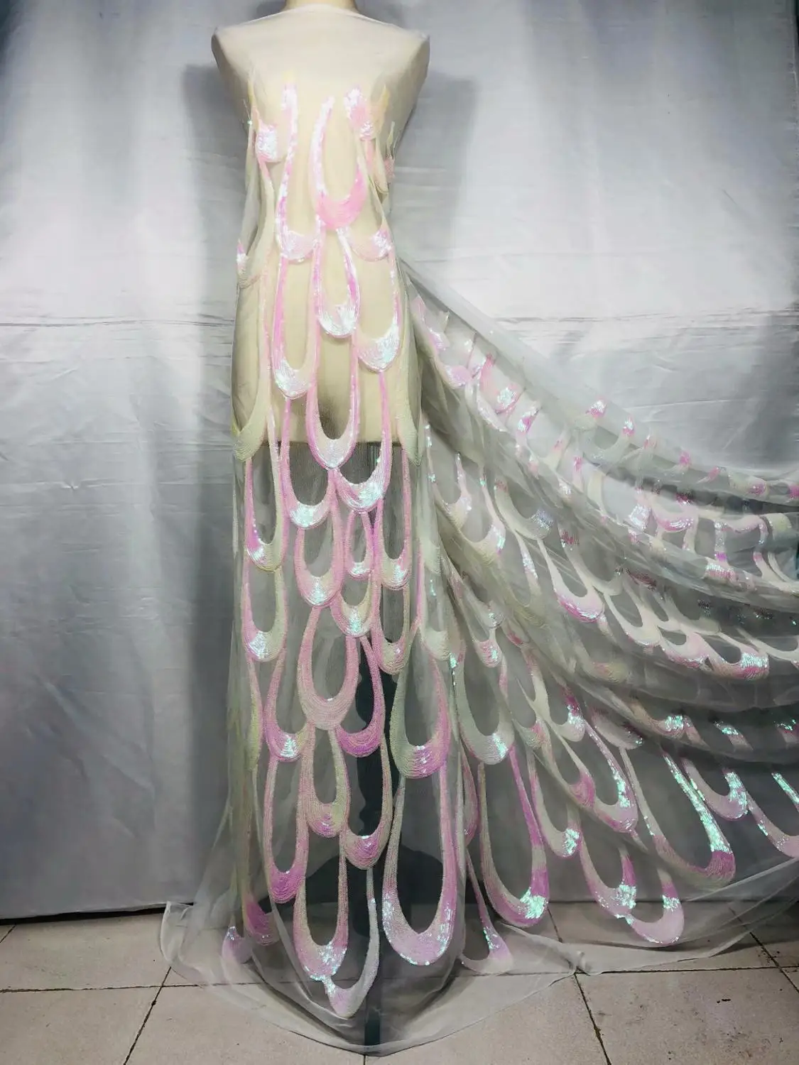 

Embroidered lace fabric SU-J08101 with sequins beautiful Nigerian sequins lace fabric for party dress