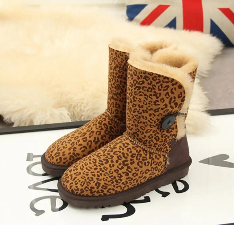 

2018 winter Brand new type sheepskin wool leopard snow boots women's sheep leather cotton boots buttons anti-skid warm shoes