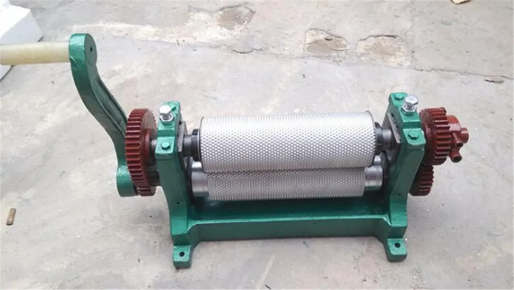 beeswax foundation machine09
