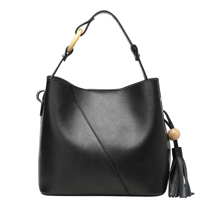 Новая Винтажная женская сумка-мешок из натуральной кожи, Женская Портативная сумка с кисточками через плечо, модная Универсальная женская сумка-мессенджер - Цвет: Черный