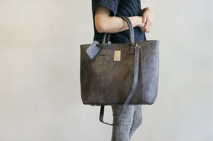 Большая сумка Новая Европейская и американская модная сумка простая Большая вместительная сумка через плечо Портативная сумка-мессенджер C42-87 - Цвет: Серый