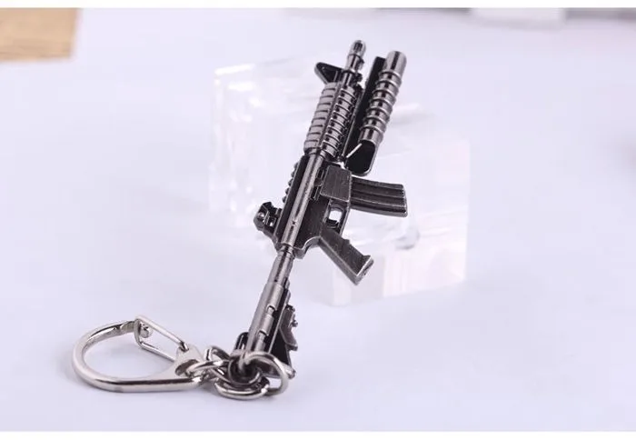 Новинка, брелок для ключей против удара AK47 с пистолетами для мужчин CS GO Sniper M4A1, брелок для ключей, ювелирные сувениры, подарки