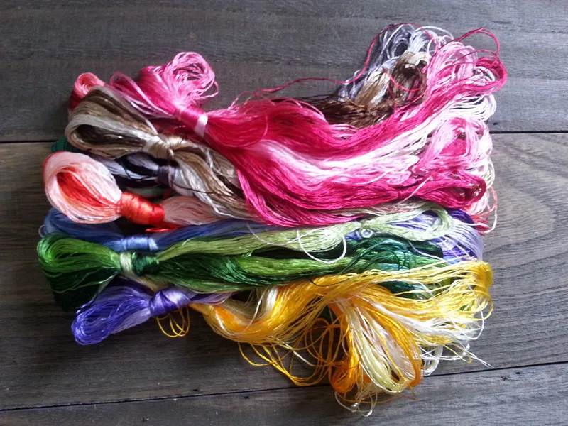 

Normal use 50 colours 100% silk threads for stitch work, idea for silk art work