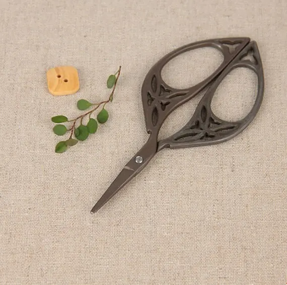 

Scissors Vintage Retro Style Classic Sewing Embroidery DIY Darn Cross Stitch Scissors Nice Shears Sew Tools