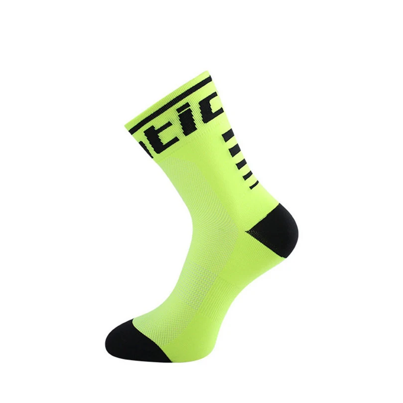 Santic велосипедные носки мужские профессиональные кроссовки спортивные носки баскетбольные Для женщин шоссейного велосипеда велосипедные носки Calcetines Ciclismo - Цвет: Зеленый
