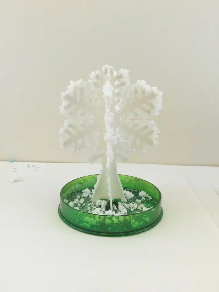 2019 12x8cm Hot White Magic Growing Paper Snowflake Tree Magical Grow Snowflakes Flutter Crystals Snowman Trees Flakes Kids Toys 2019 18x10cm diy white magic growing paper snowman crystals tree kit artificial magical grow trees science kids christmas toys