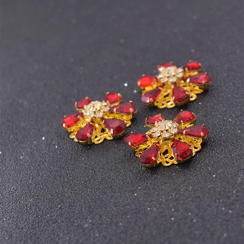 Red color christmas decorations (6)