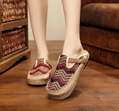 Veowalk/женские льняные тапочки на плоской подошве с вышивкой в тайском стиле, летняя модная винтажная Женская Повседневная хлопковая домашняя обувь в китайском стиле - Цвет: Коричневый