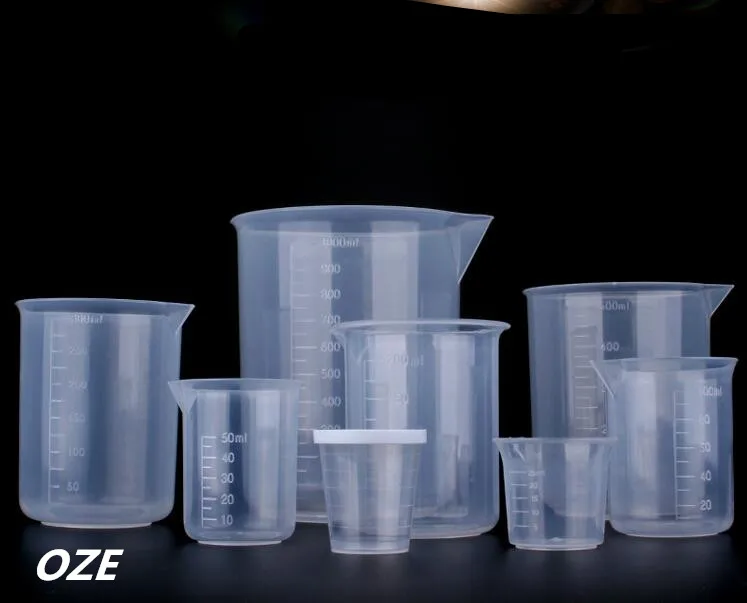 стаканы лабораторию. стакан мерный стеклянный 100 мл лабораторный. боросиликатное стакан лабораторный. стеклянный химический стакан. лабораторная мензурка 100 мл.