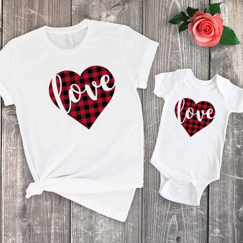 

2019 mom and son matching clothes baby girl christmas family summer tshirt cute mama tops family look mommy and me love print