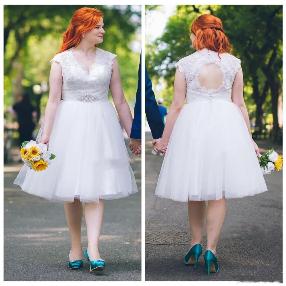 

Plus Size Short Wedding Dress V Neck Sleeveless Vestidos De Novia Knee Length Open Back Lace Country Beach Bridal wedding Gowns