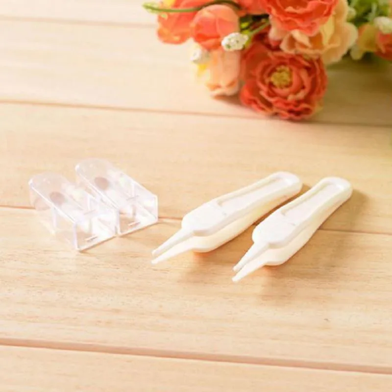Newborn-Safety-Safe-Care-Infant-Ear-Nose-Navel-Plastic-Tweezers-Pincet-Forceps-Talheres-Infantil-Mamadeira-Clips (4)
