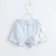 Джинсовые шорты с цветочным кружевом для маленьких девочек летней одежды для детей, хлопковые рваные штаны для девочек джинсовые шорты