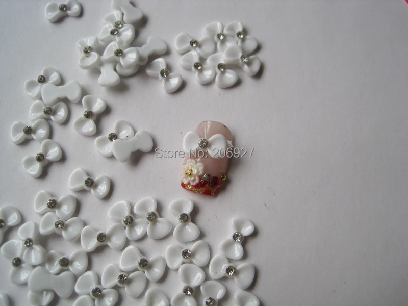 

RBR17-2 30pcs Cute White Bow with Rhinestone Shape Nail Resin Decoration Outlooking