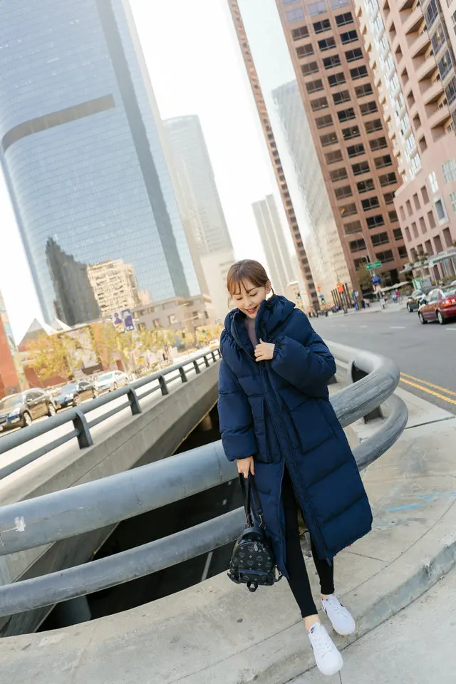 Для женщин парки корейские куртки-Пуховики свободного покроя теплая дутая куртка Для женщин верхняя одежда высокого качества, зимняя средней длины длинное пальто хлопковая стеганая куртка парка H513