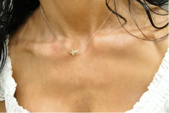 

2018 New Summer Gold Silver Chain Cross Pendant Necklace Small Gold Cross Religious Simple Clavicle Chain Choker Casual Jewelry