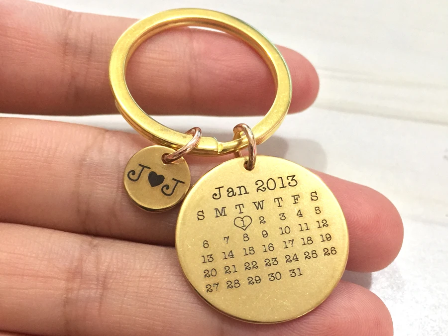 Индивидуальный Ручной штампованный брелок-календарь, персонализированный брелок, пользовательский начальный имя и дата, брелки с окошком для фотографии подарки на день Святого Валентина