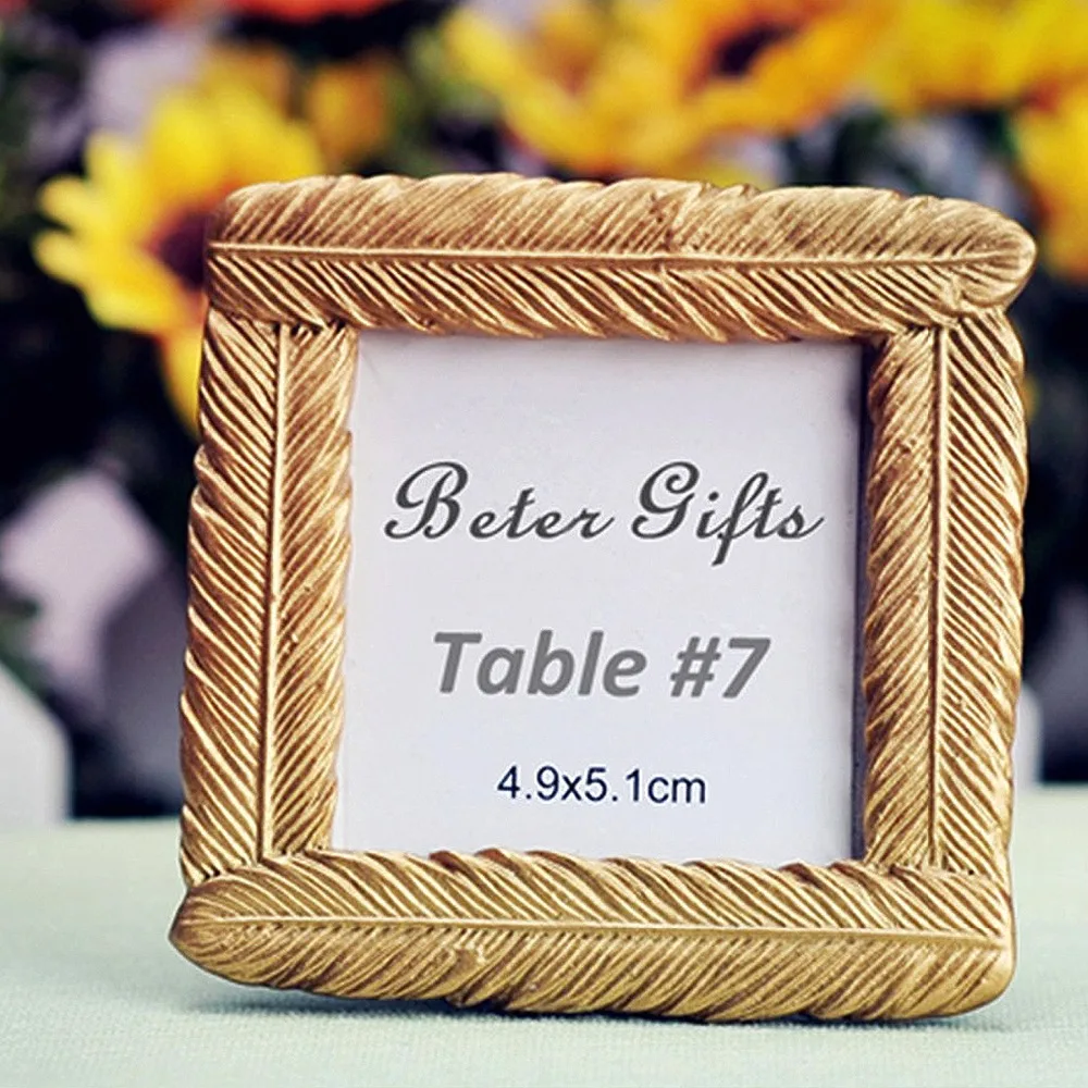

Resin Novelty Gold Feather Small Photo Frame with Back Stand Favor For Wedding Party Birthday Baby Shower Home Decor