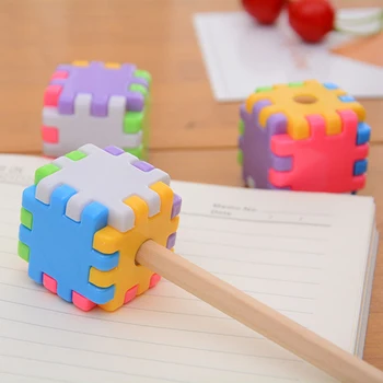 

1Pcs Creative Cute Cartoon Toy Building Blocks Plastic Pencil Sharpener Children Student Gift Stationery (Random Color) XBQ01