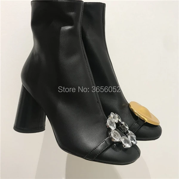 Qianruiti/популярная обувь для подиума; Асимметричные ботильоны с металлической пряжкой и кристаллами; женские ботильоны на высоком квадратном каблуке; сезон осень; черные кожаные ботинки; Botas Mujer