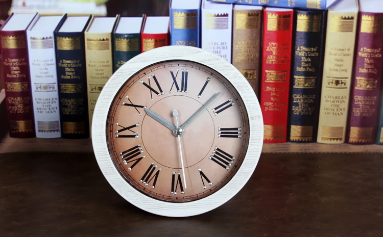 Европейские классические ретро-часы с заклепками/креативные деревянные настольные часы с имитацией пластика для домашнего декора klok masa saati
