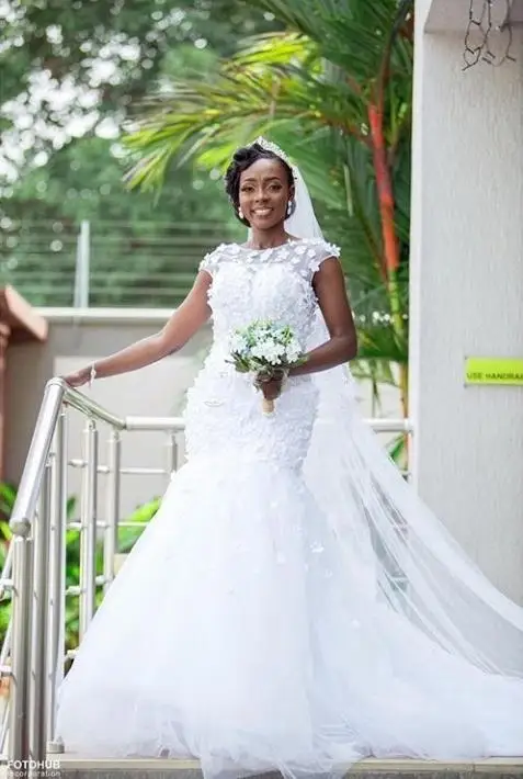 Classic Cap Sleeves Mermaid African Wedding Dresses 2019 Court Train Lace Appliques Plus Size 
