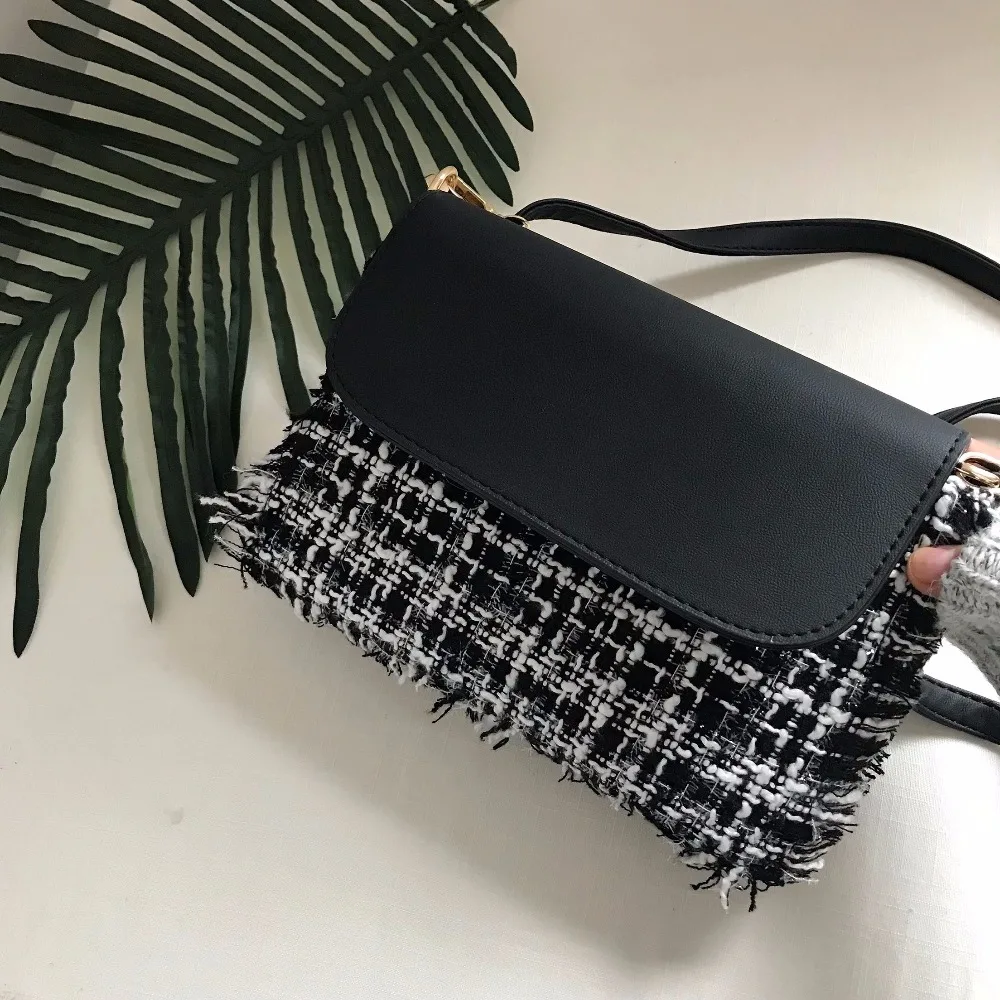 

Real shot South Korea original single grain fringed clamshell retro bag Messenger College wind antique wild bag small square pac