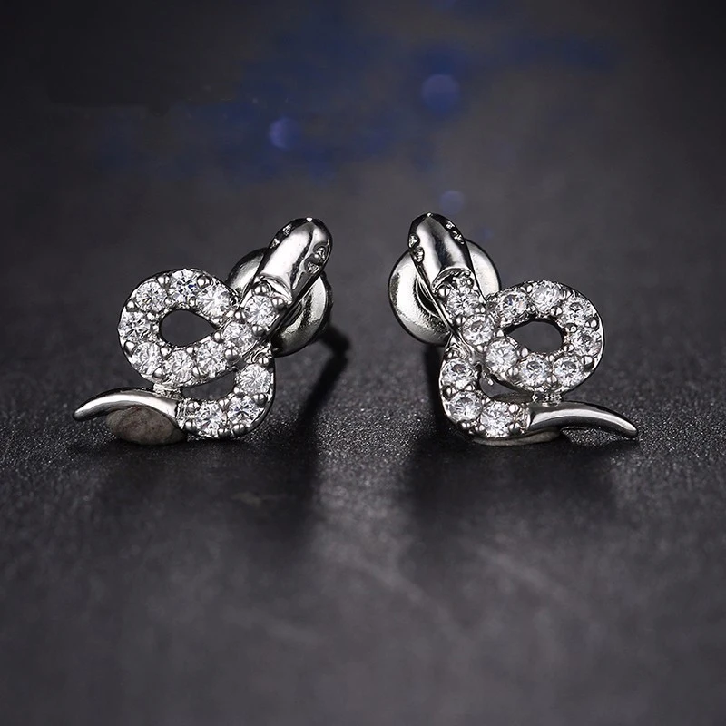 

Bettyue Brand Cheap Fashion Charm Cute Cz Delicate White Gold Jewelry Stud Earrings For Woman Gothic Style Wedding Party Gift