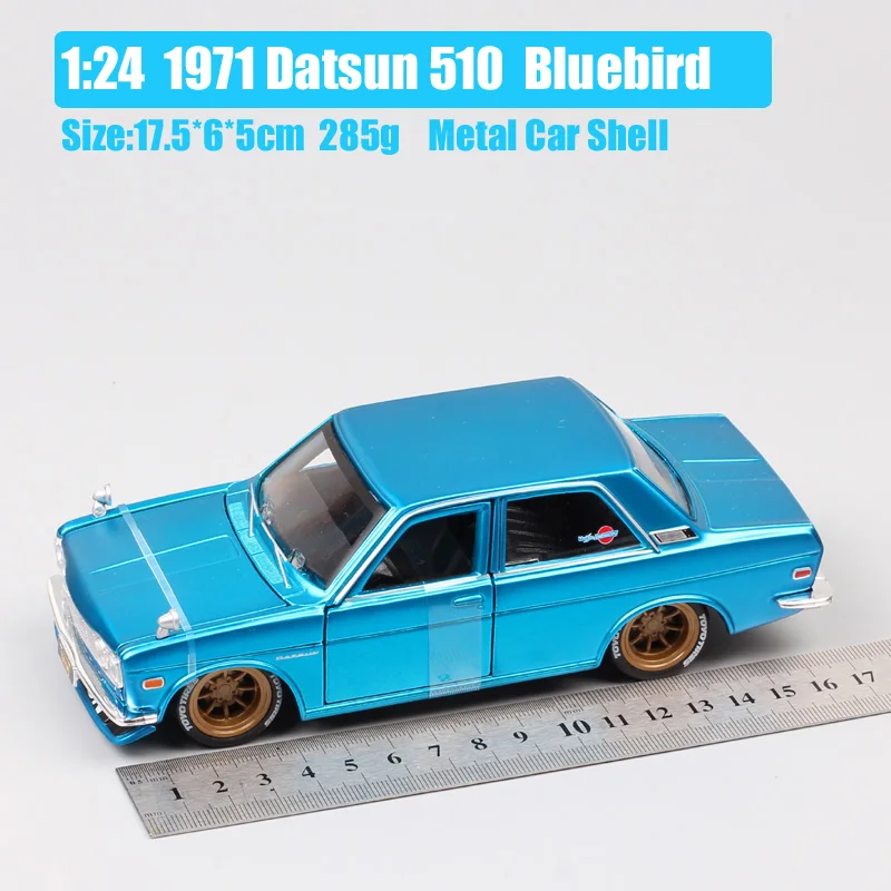 Классические весы Maisto 1/24 Nissan Datsun 510 1600 Bluebird 1971 металлические модели литья под давлением автомобили игрушки транспорт Миниатюрные для детей - Цвет: 1971 Datsun 510