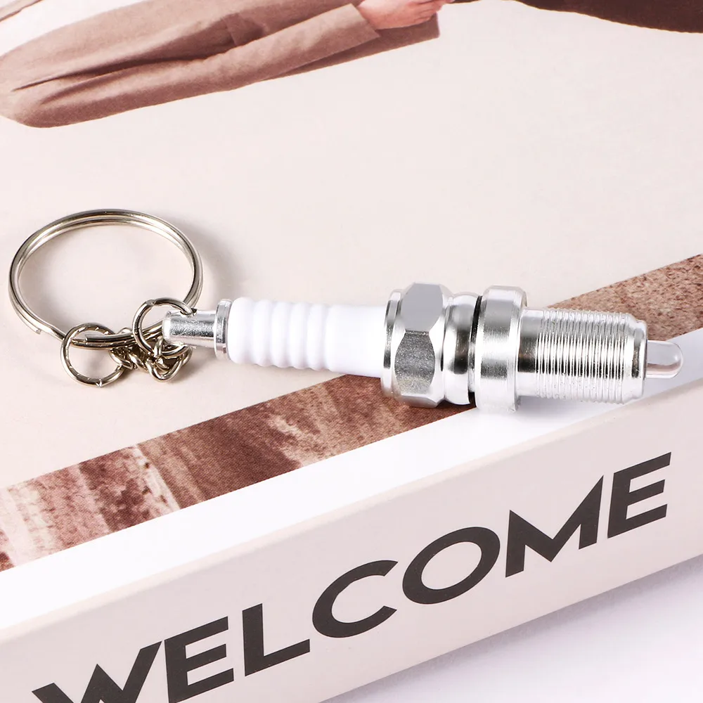 

1Pc Spark plug LED Light keychain Case Unisex Novelty LED Light Spark Plug Mini Outside Keyring Boyfriend Girlfriend Jewelry