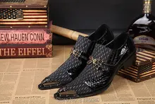O Envio gratuito de Homens Se Vestem Sapatos de Metal Do Dedo Do Pé Apontou Sapatos De Casamento Dos Homens Patchwork Slip-on Apartamentos Casuais Sapato
