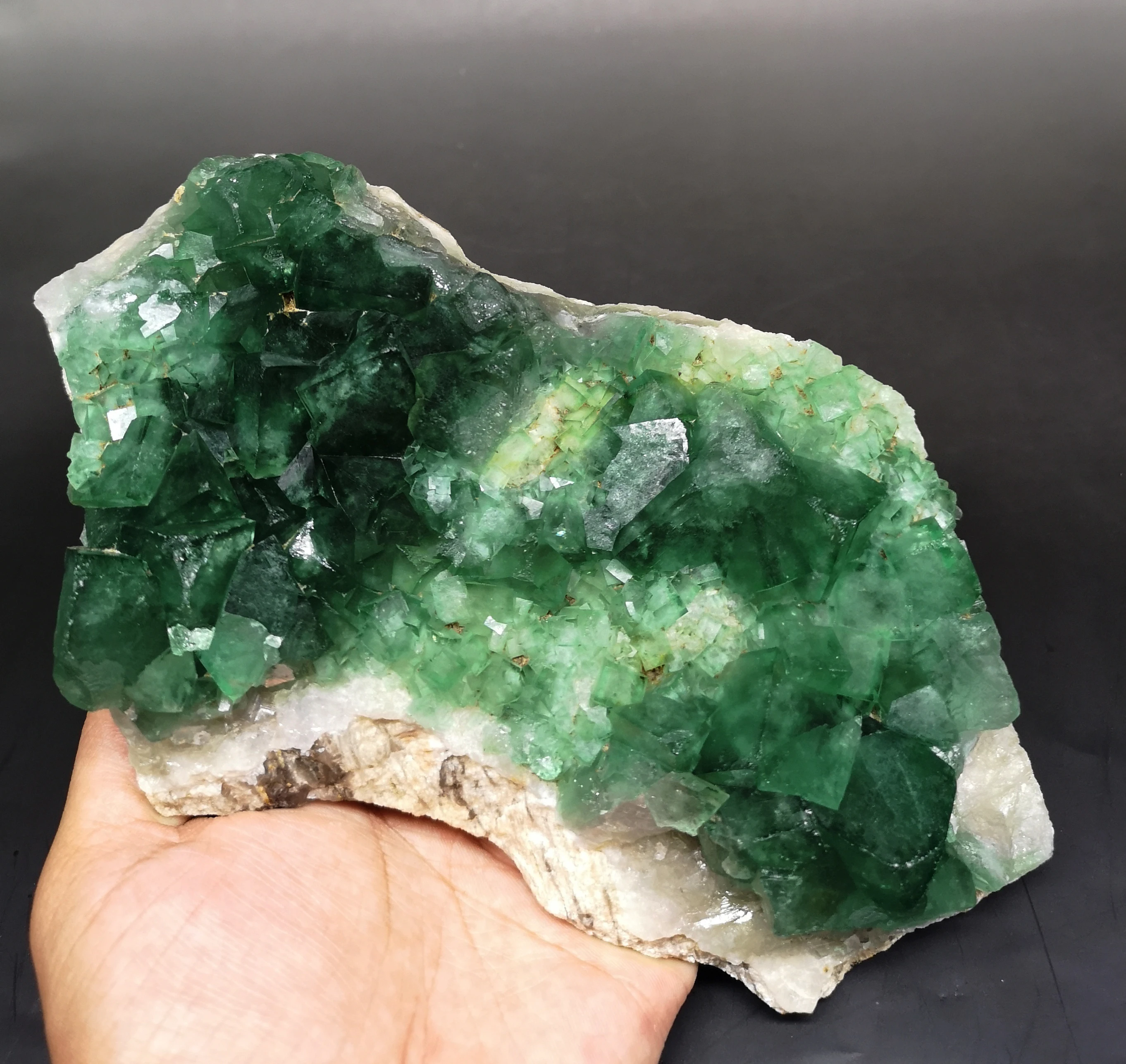 

Big! 1170g Natural Large crystal green fluorite cluster mineral crystal specimens Stones and crystals Healing crystal