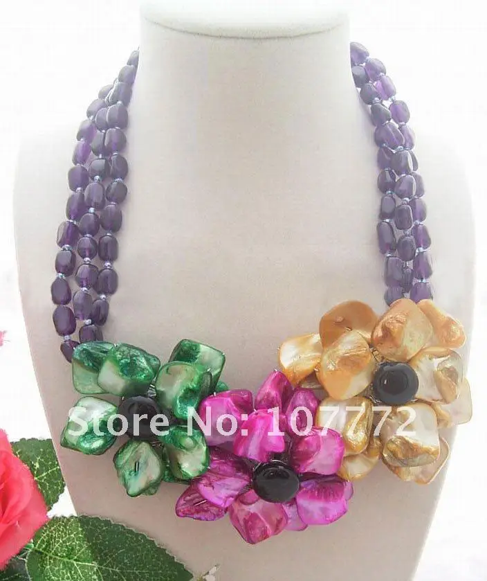 

Amazing! cCrystal &Shell Flower Necklace