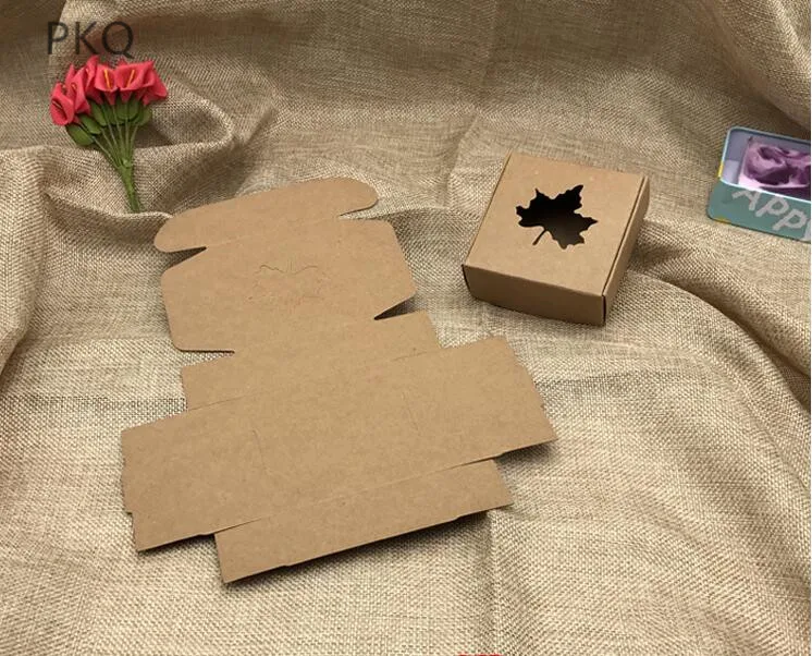 5 шт. натуральная крафт-бумага коробка для упаковки свадьбы День рождения ювелирные изделия коробка конфет упаковка рождественского подарка коробка с окном мини коробка - Цвет: Maple leaf