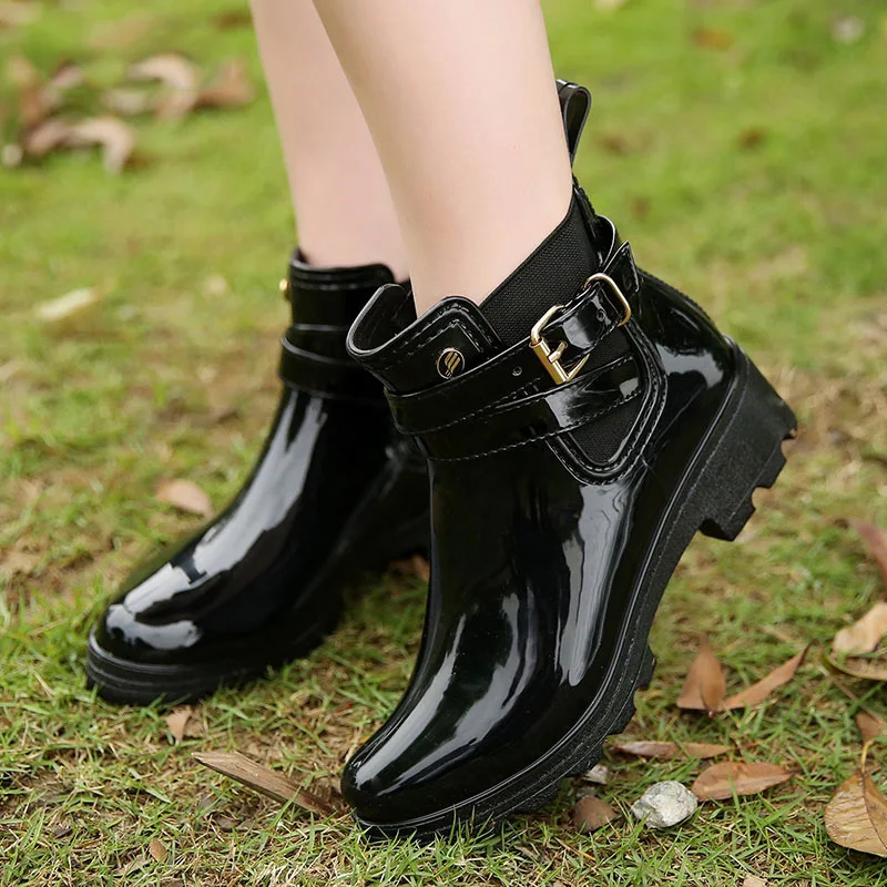 online 2018 Moda Mulher Botas De Chuva Quente Botas Chelsea Ankle Boot Botas De Borracha Das Mulheres do Sexo Feminino Outono Sapatos Das Senhoras Preto Com As Mulheres sapatos