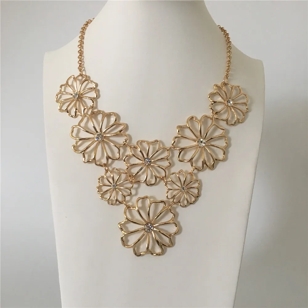 

PRETTY GOLD COLOR PLATING FLOWER LINKED STATEMENT WOMEN NECKLACE