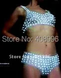 Сексуальная девушка светодиодной подсветкой бикини для вечеринка или производительности