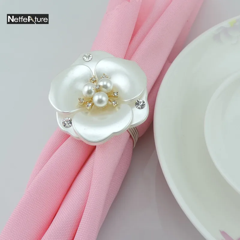 

Free Shipping 6Pcs 3D White Flower Shape Napkin Rings Resin Rhinestone Tableware Accessories Wedding Table Decoration Supplies