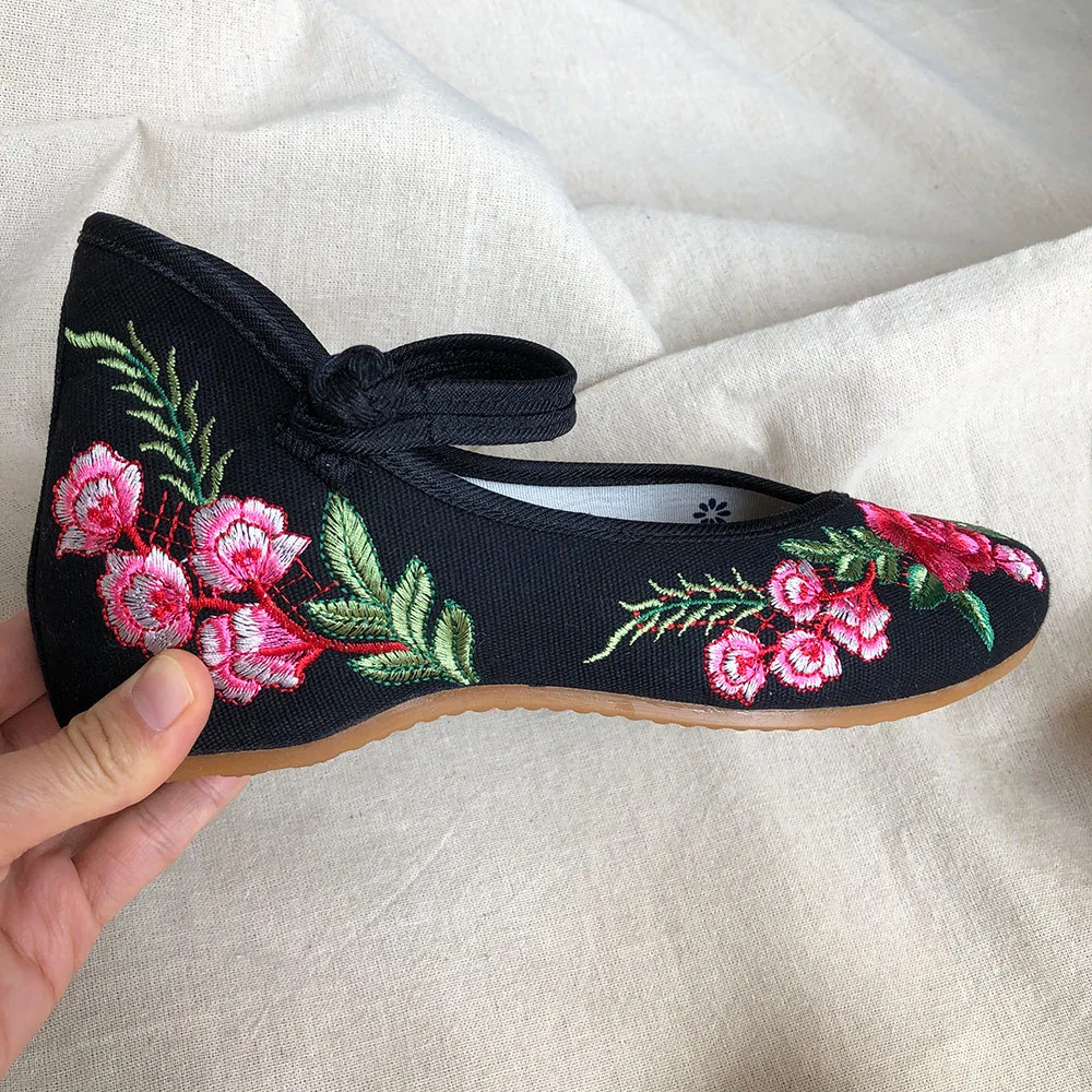 Veowalk Handmade Women's Vintage Embroidered Canvas Ballet Flats Ladies Comfortable Chinese Ballerinas Vegan Embroidery Shoes women shoes women flats