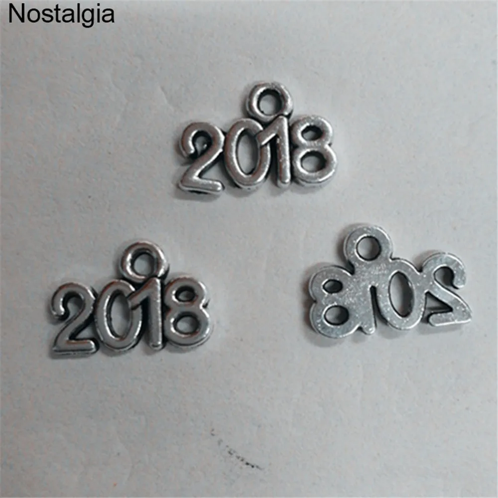 

Nostalgia 100Pcs Number 2018 2019 Charm Tibetan Silver Plated Graduation Jewelry 14*9MM
